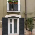 Landlord 31- Old Town 3* باري