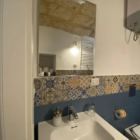 Landlord 31- Old Town Guest house *