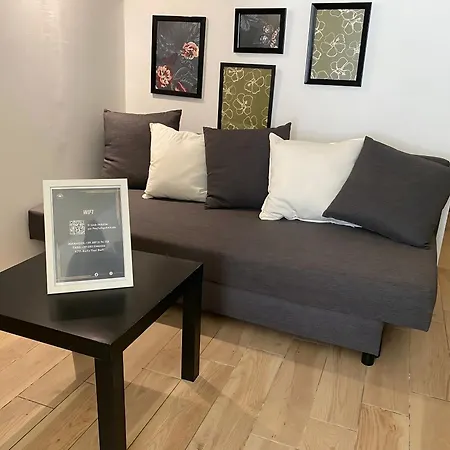 Landlord 31- Old Town Guest house *